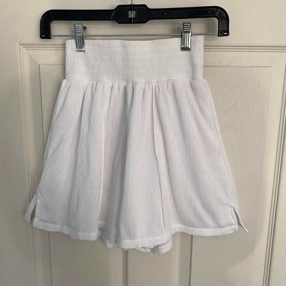 So Monroe White Pleated Summer Shorts NWT